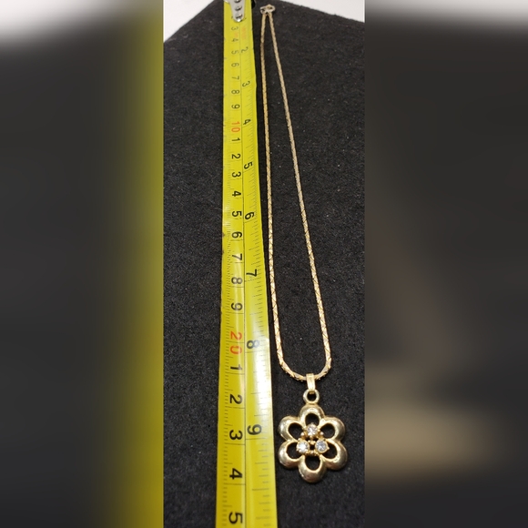 42 Piece Vintage to Modern Gold Tone Jewelry Lot - some branded - Picture 9 of 16